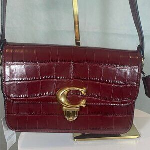 Elegant Burgundy Croc-Embossed Shoulder Bag